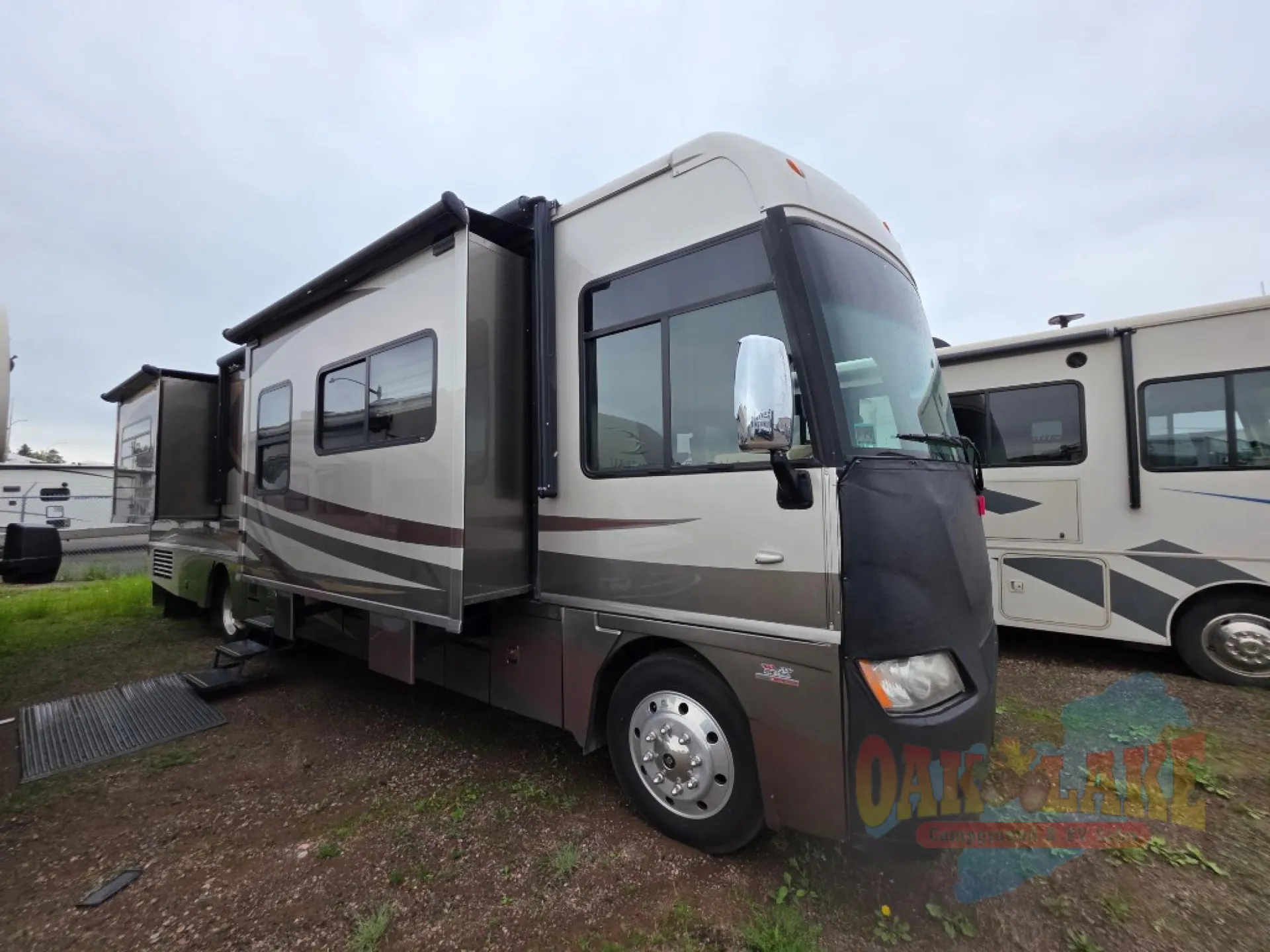 2010 Winnebago Adventurer 37F - Photo 2