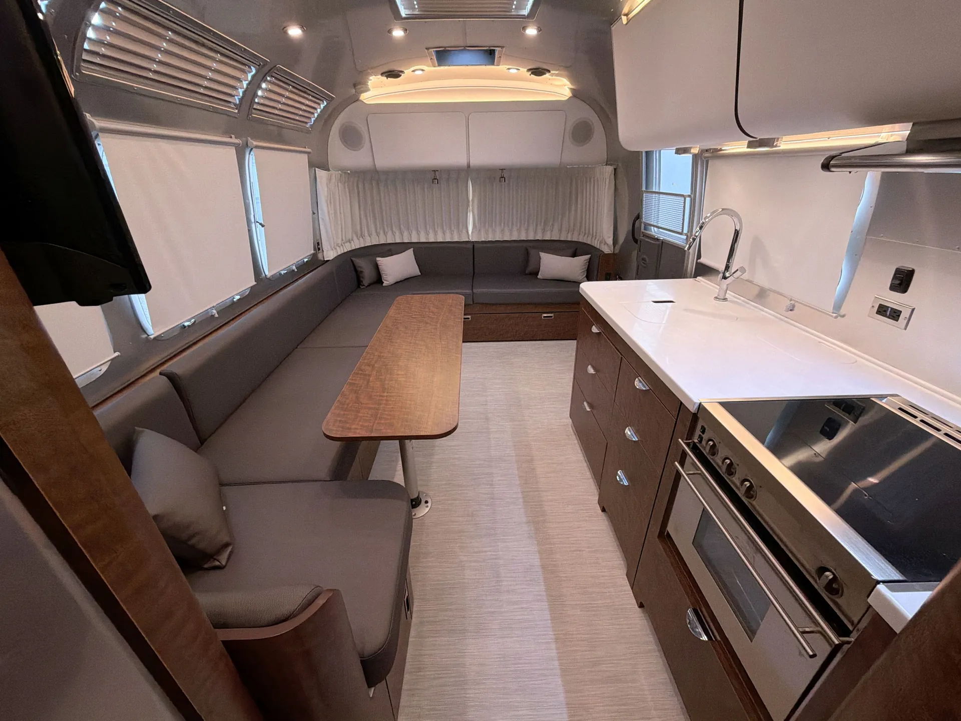 2020 Airstream Globetrotter 30RB — living area main