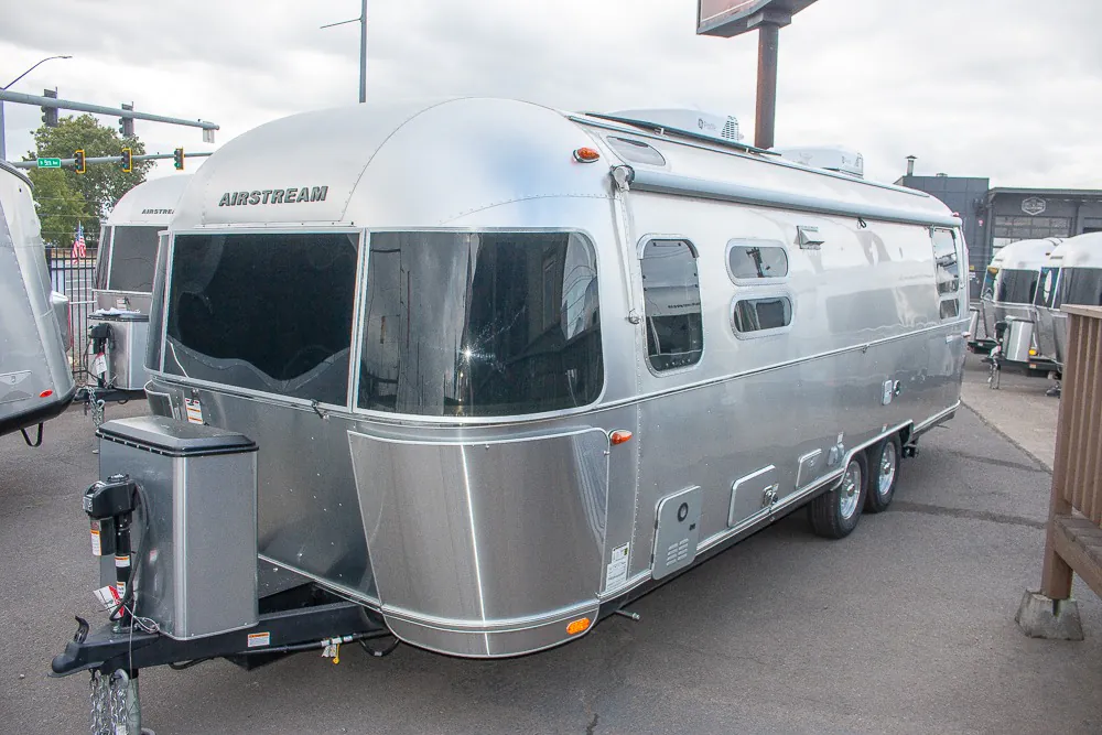 2025 Airstream International 28RB - Photo 2