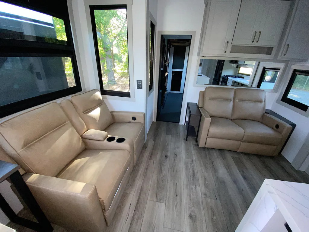 2026 Brinkley Model G 4170, Photos photo 15