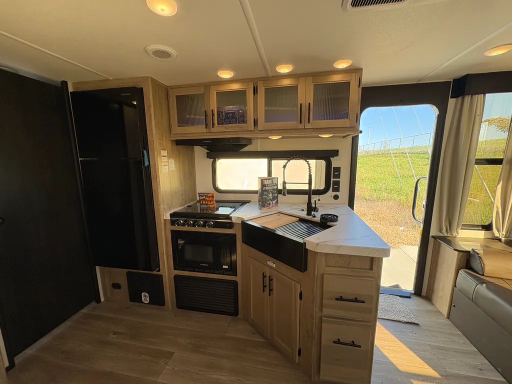 2027 Forest River Cherokee Grey Wolf 23MK, Photos photo 11