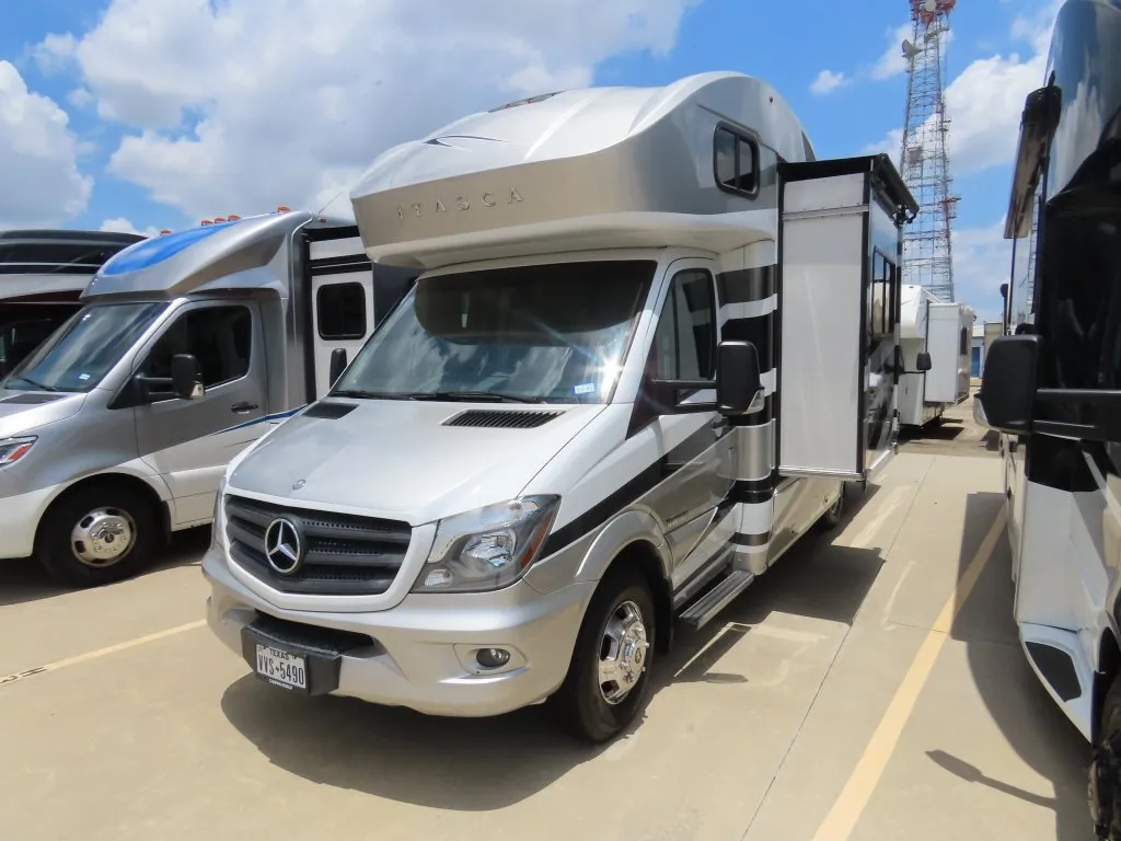 2016 Itasca NAVION 24G Class C Diesel - Photo 3