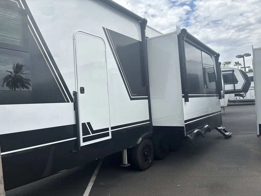 2026 Brinkley Model G 3950, Photos photo 2