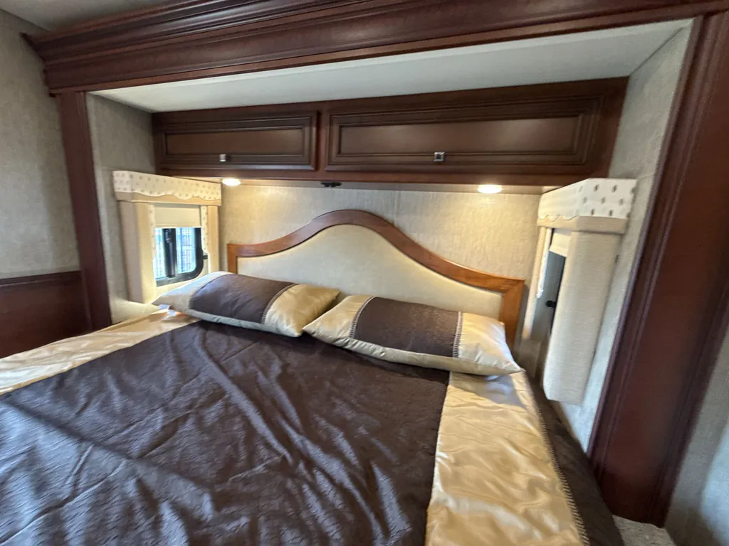 2016 Newmar Bay Star 3518, Photos photo 31