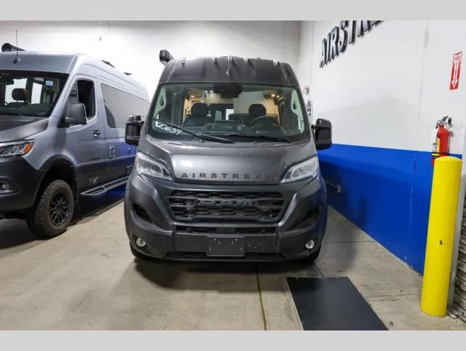 2026 Airstream Rangeline RGN - Photo 2
