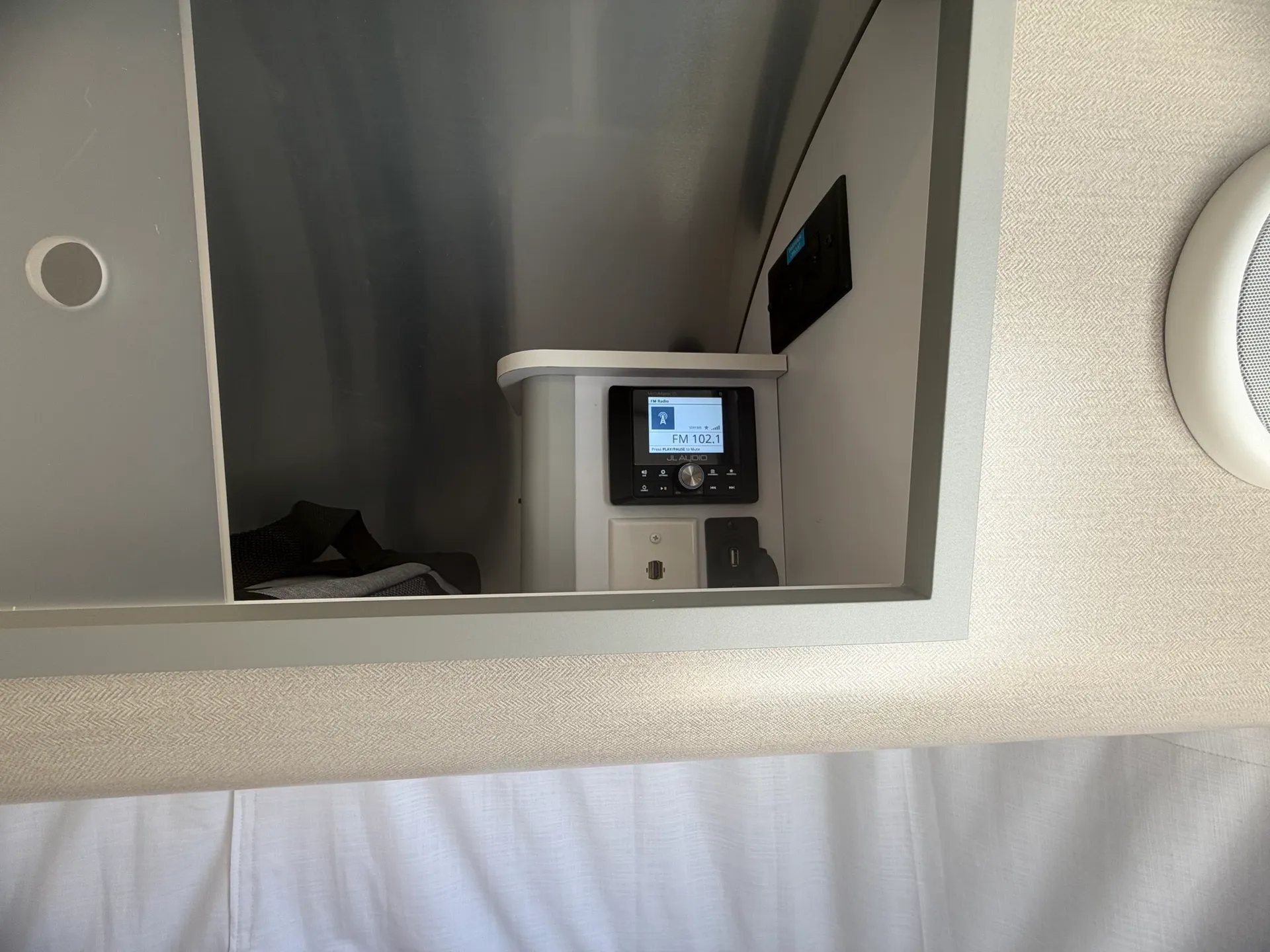 2027 Airstream Caravel 16RB - Photo 4