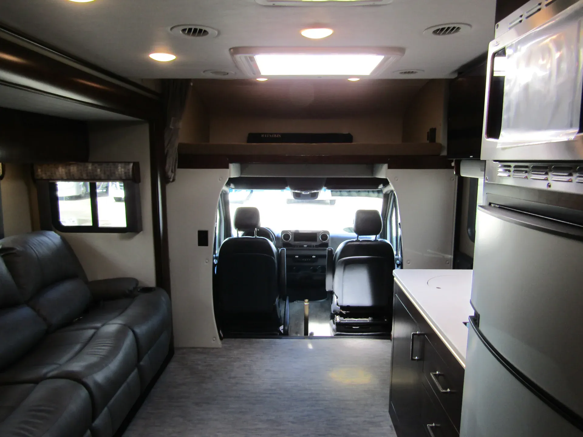 2021 Renegade RV Vienna 25FWC - Photo 4