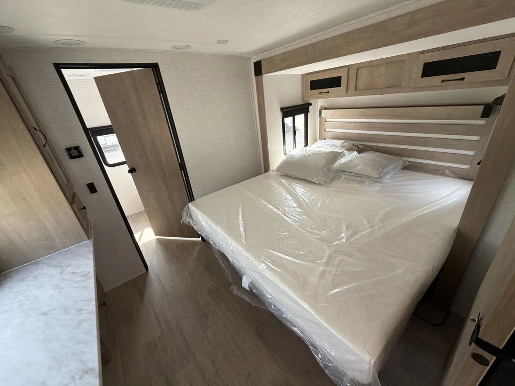 2025 Forest River Solaire 3300FLBS, Photos photo 13