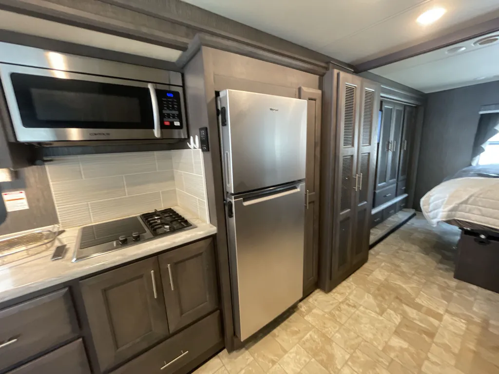 2021 Thor Motor Coach Challenger 35MQ, Photos photo 15