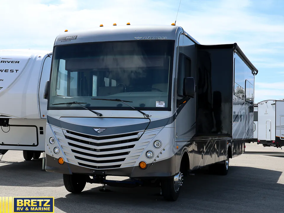 2017 Fleetwood Storm 34S - Photo 3