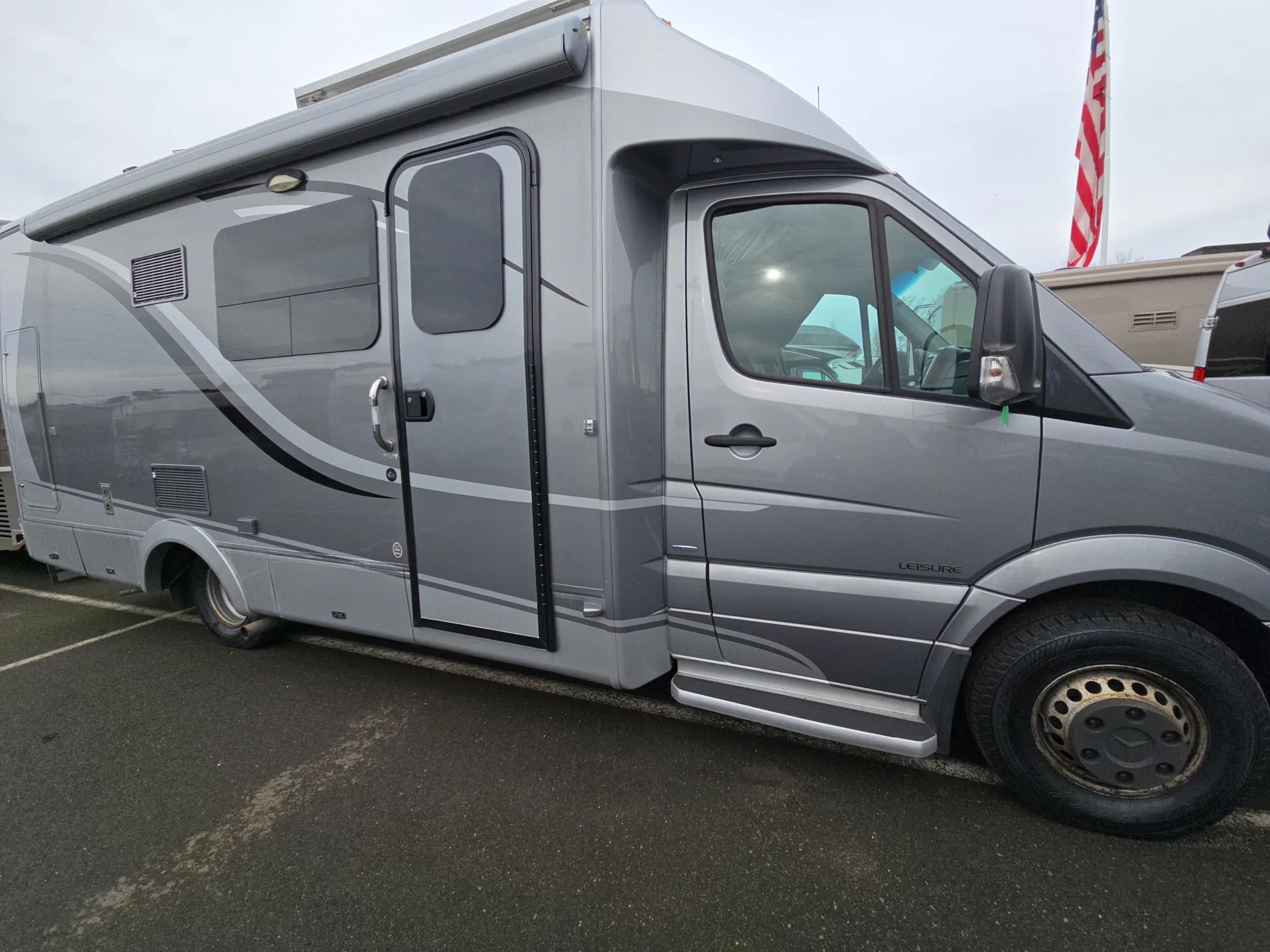 2013 Leisure Travel Unity U24MB — campside