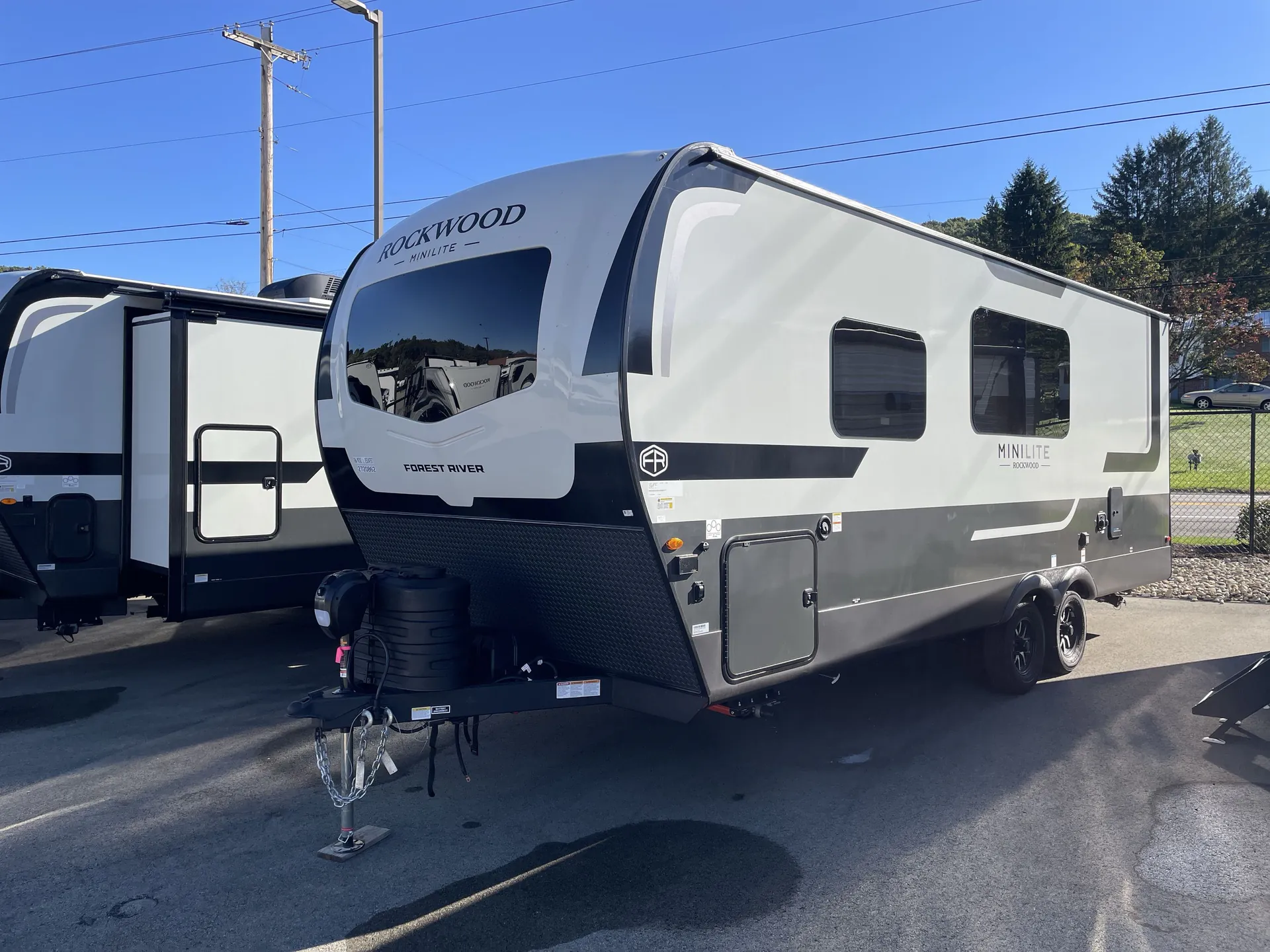 2027 Forest River Rockwood Mini Lite 2524FBT — off campside