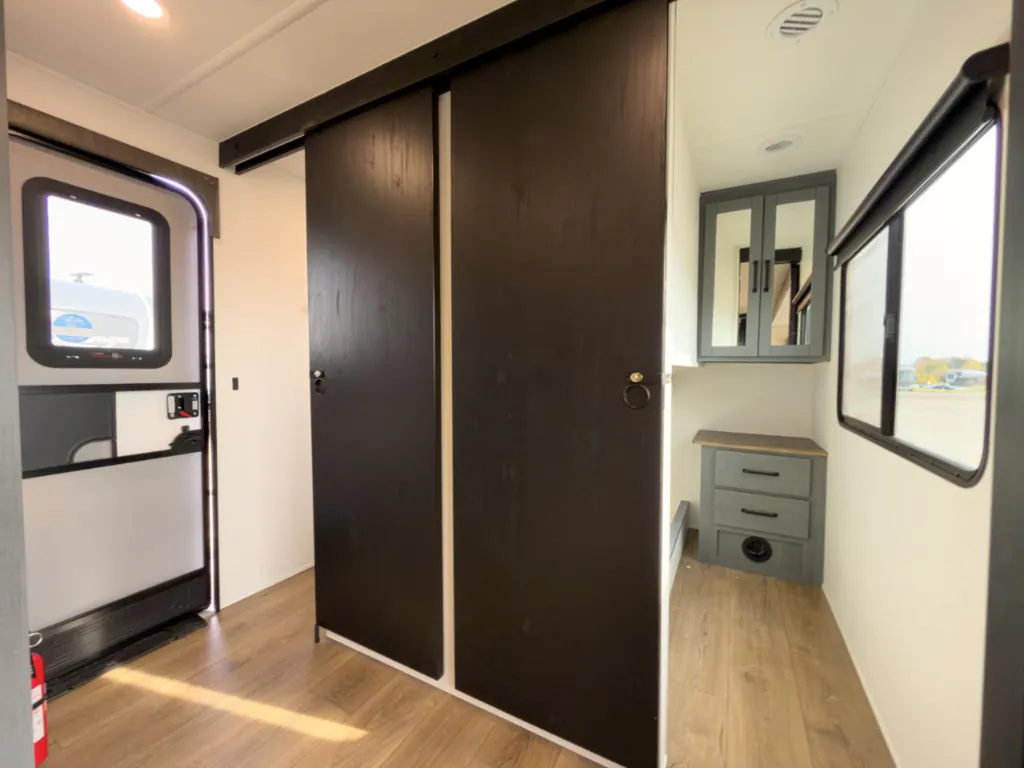 2027 Forest River Solaire 3150TBSS, Photos photo 22