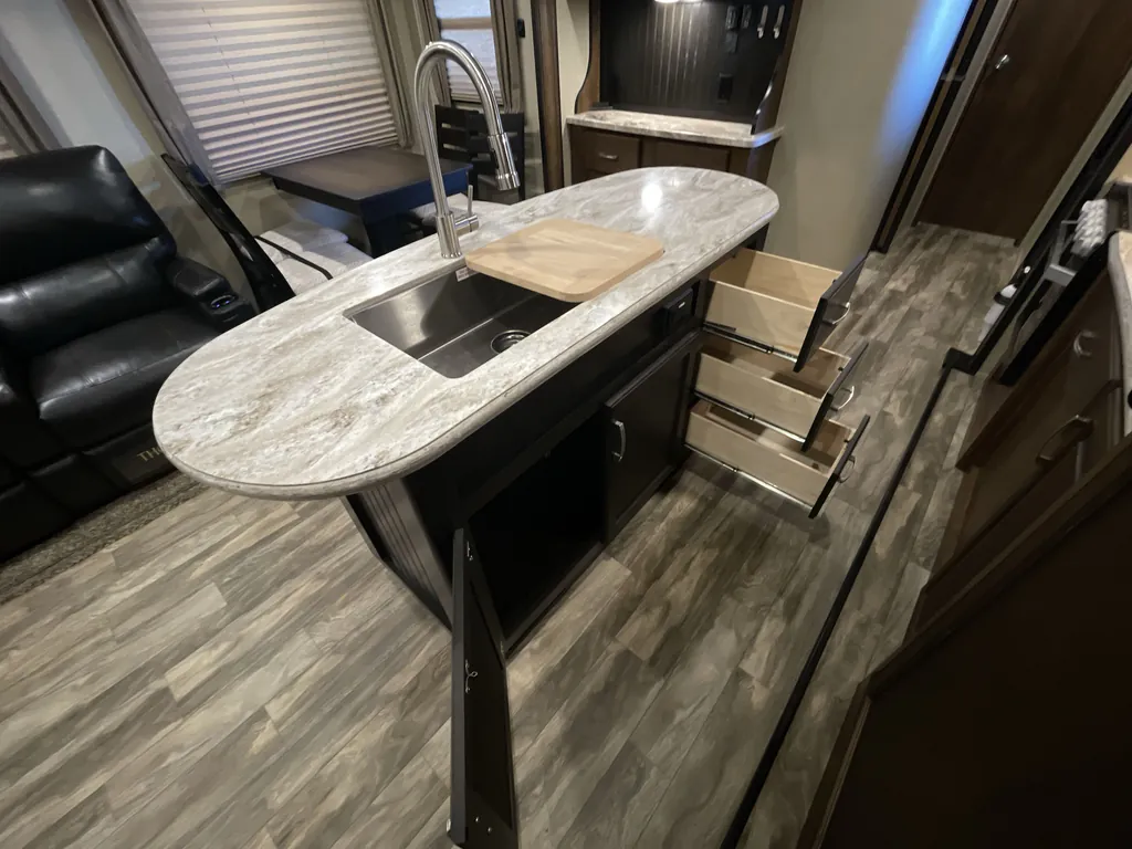 2019 Grand Design Reflection 297RSTS, Photos photo 33