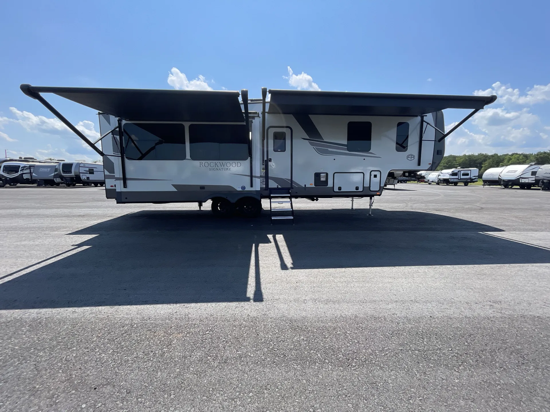 2025 Forest River Rockwood Signature R371RK — campside