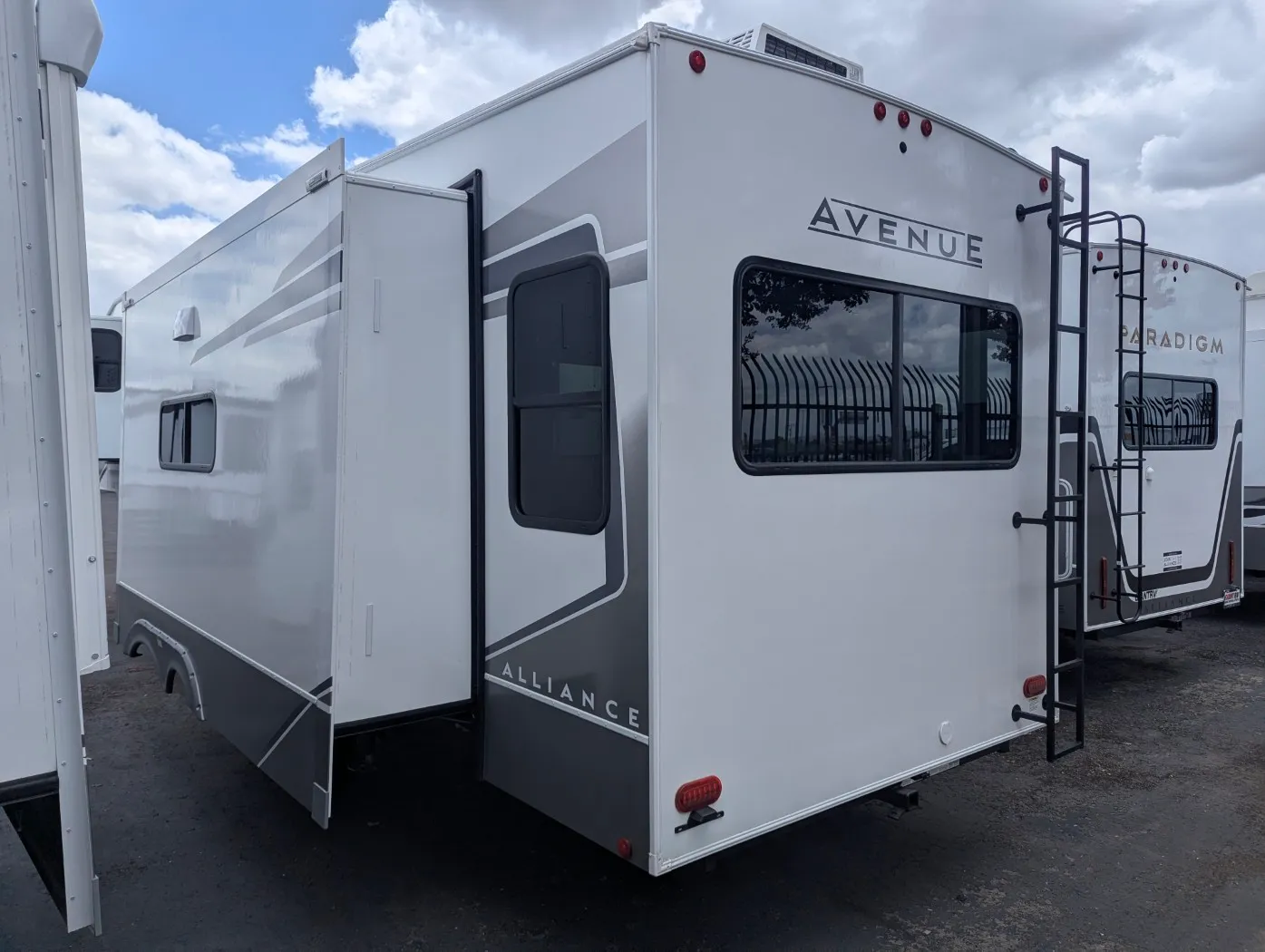 2026 Alliance RV Avenue 32RLS - Photo 4