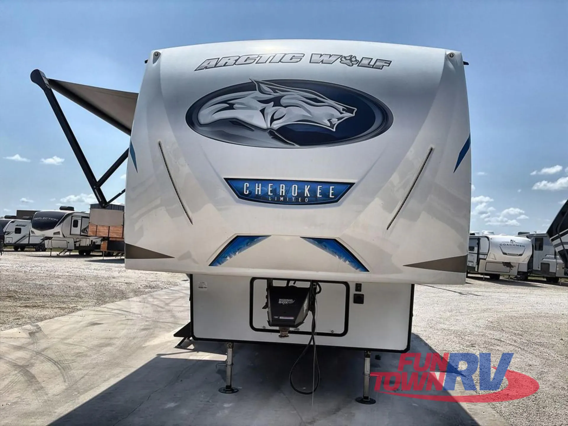 2024 Forest River Cherokee Arctic Wolf 27SGS - Photo 4