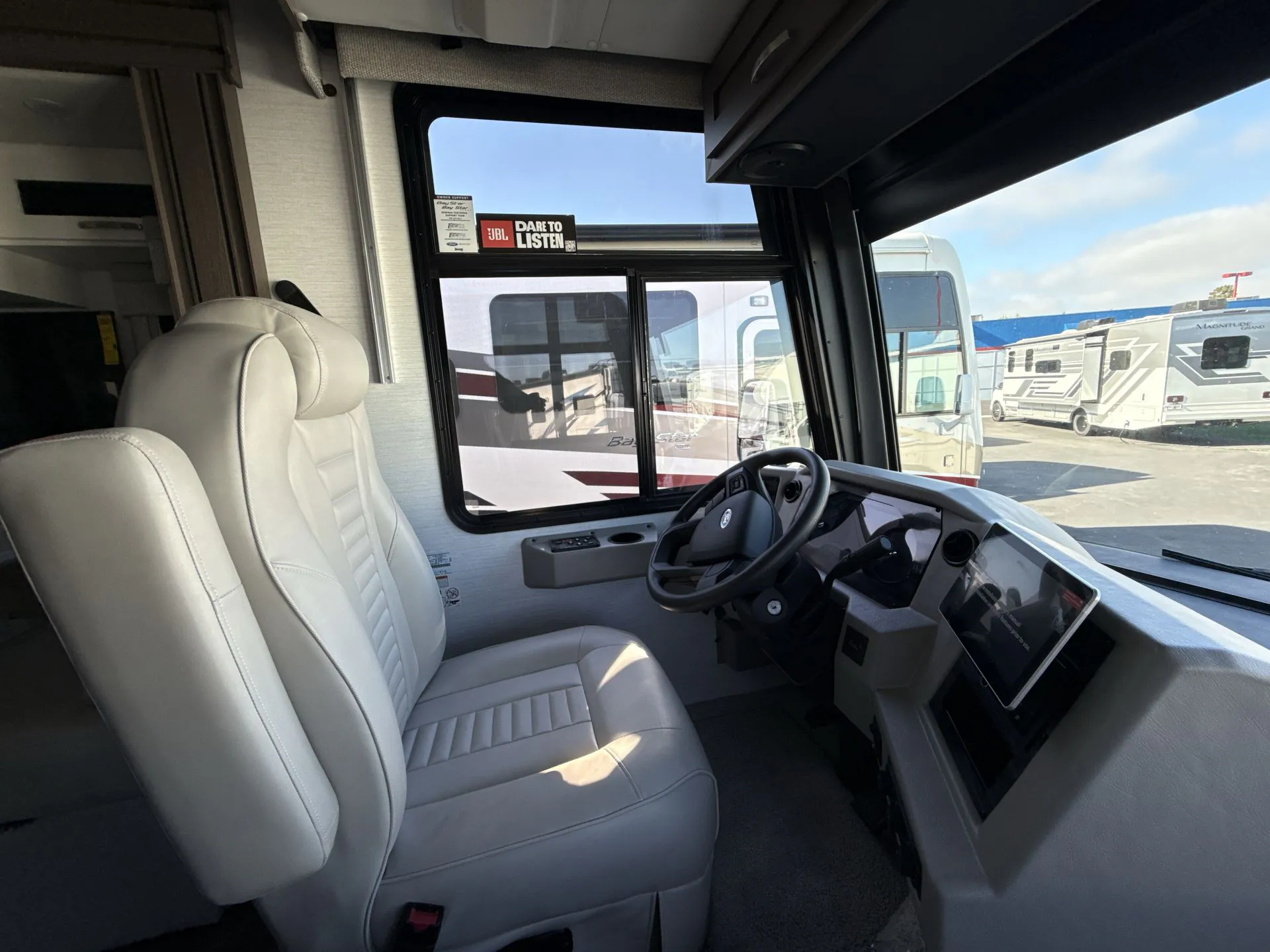 2027 Newmar Bay Star 3639 - Photo 4