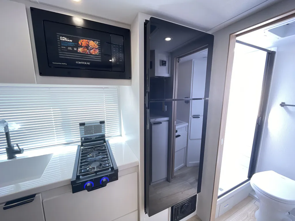 2027 Winnebago Micro Minnie 2108DS, Photos photo 17