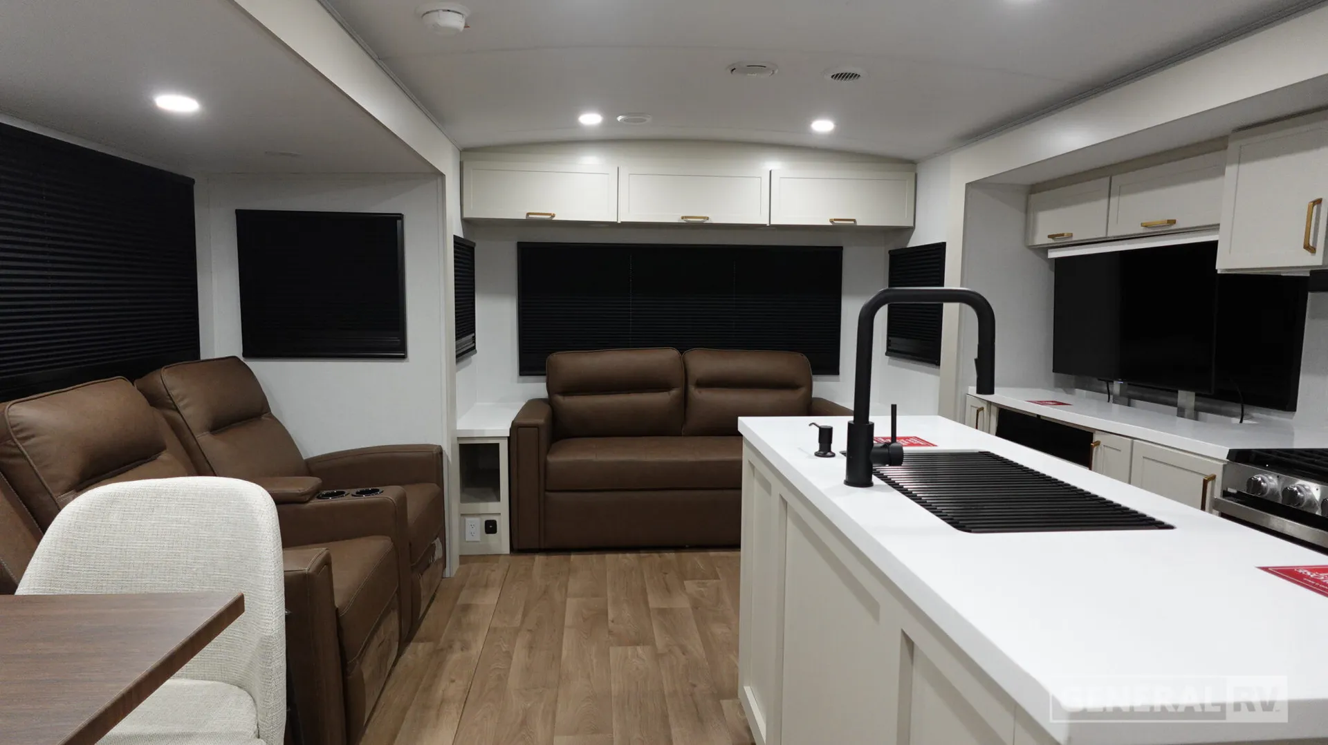 2026 Grand Design Imagine 2970RL - Photo 3