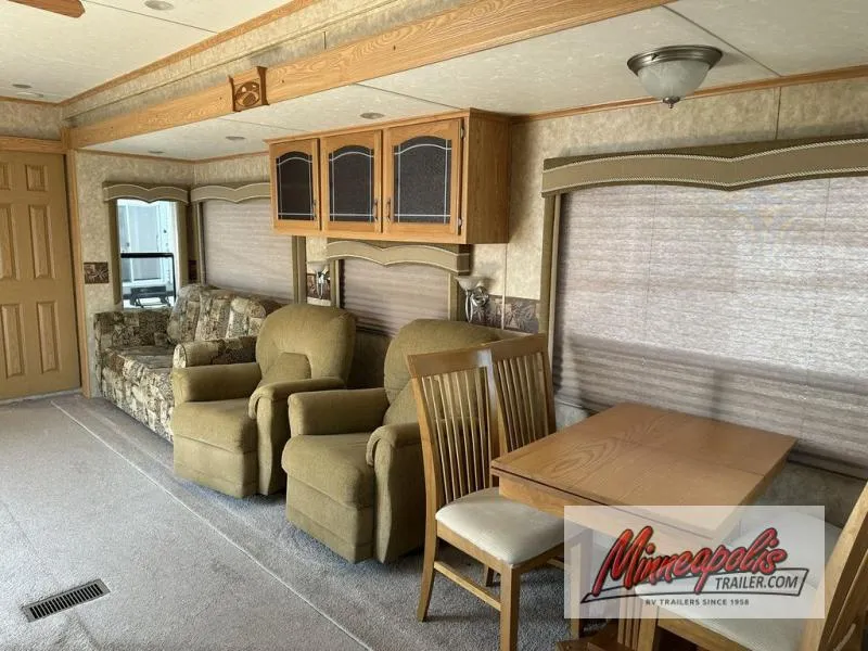 2008 CrossRoads RV Hampton 39FK - Photo 4