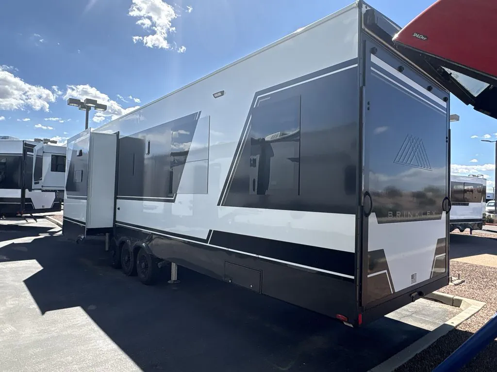 2026 Brinkley Model G 4000, Photos photo 5
