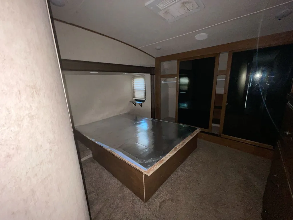 2017 Forest River Sabre 365MB, Photos photo 5