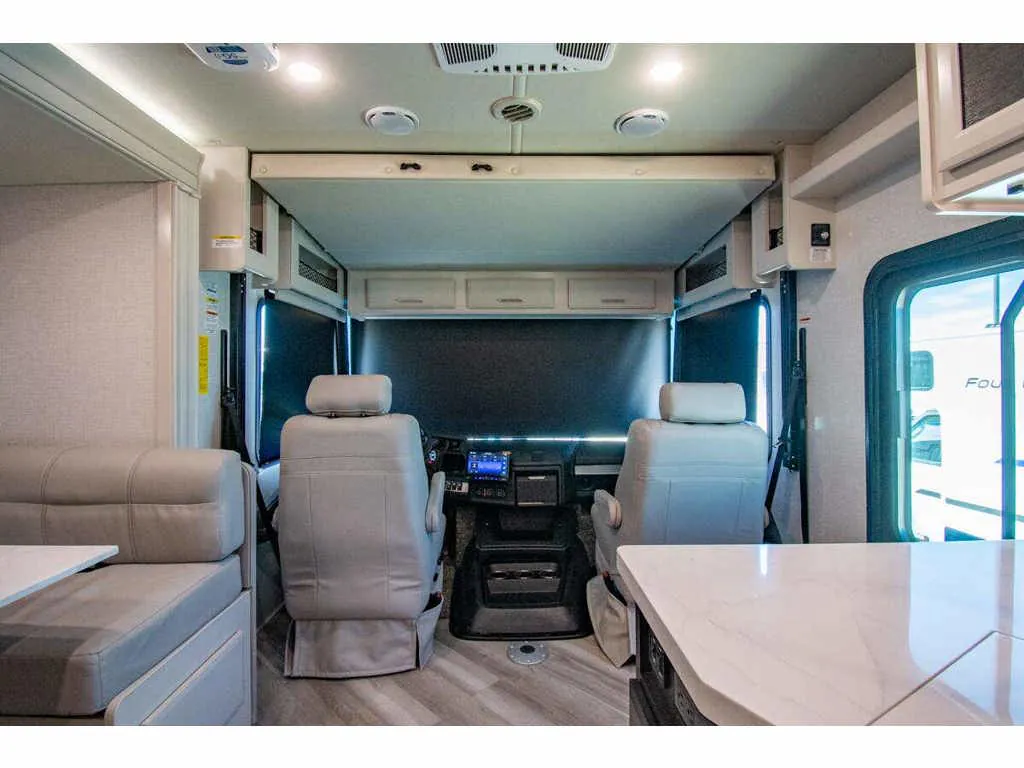 2026 Holiday Rambler Invicta 34MB - Photo 4