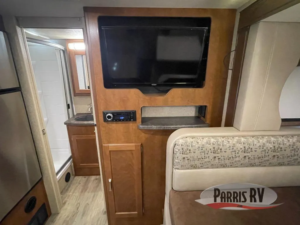 2021 Lance Lance Travel Trailers Used    1985 - Photo 2
