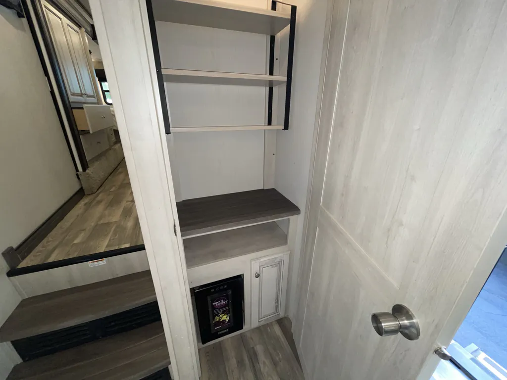 2022 Forest River Cardinal Luxury 380RLX, Photos photo 12