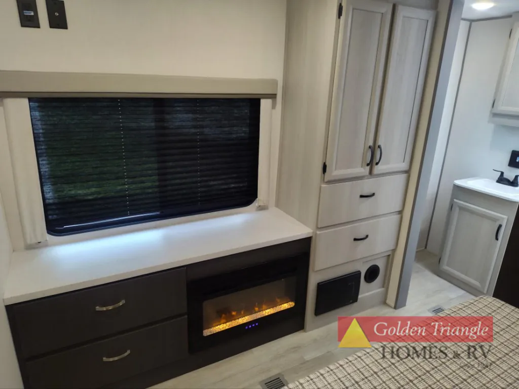 2027 Coachmen Catalina Legacy Edition 333DBDSCK, Photos photo 9