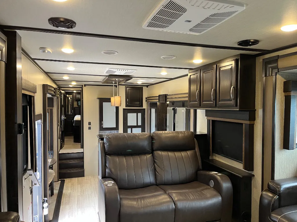 2018 Grand Design Momentum 376TH, Photos photo 15