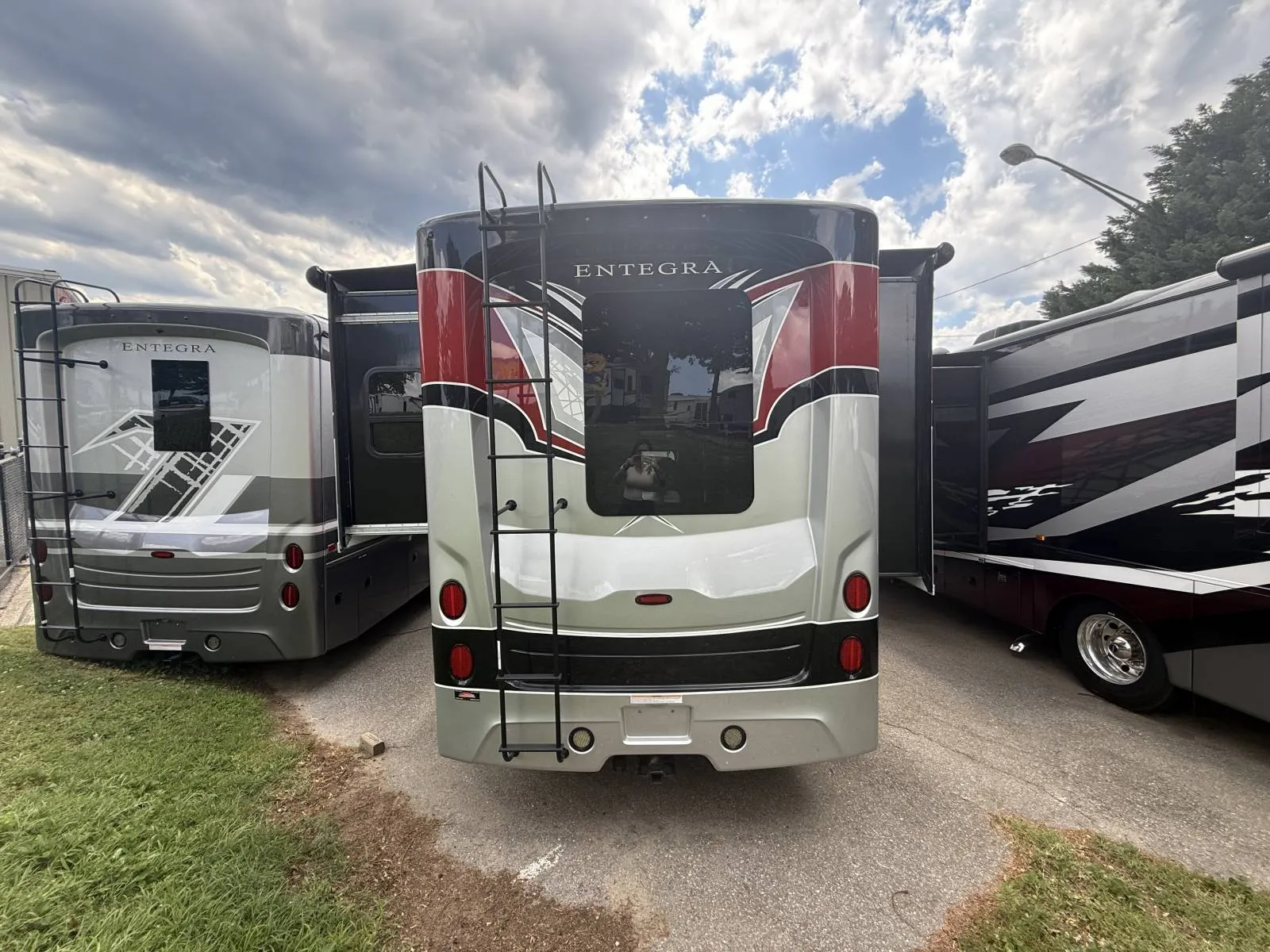 2022 Entegra Coach Accolade 37M - Photo 4