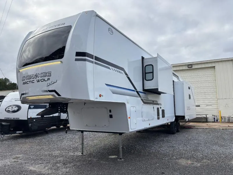 2026 Forest River Cherokee Arctic Wolf 38LEAHG - Photo 4