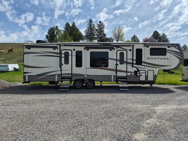2017 Keystone RV Montana Used    3710 FL - Photo 3