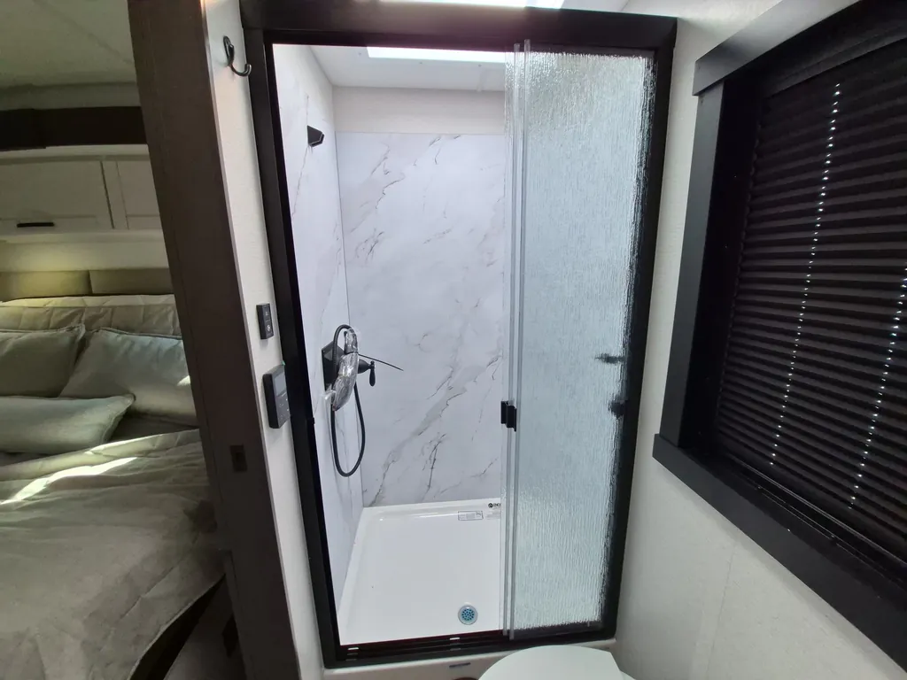 2027 Entegra Coach Accolade 37K, Photos photo 28