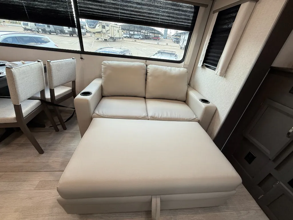 2027 Coachmen Catalina Legacy Edition 343BHTS (2 Queen Beds), Photos photo 30
