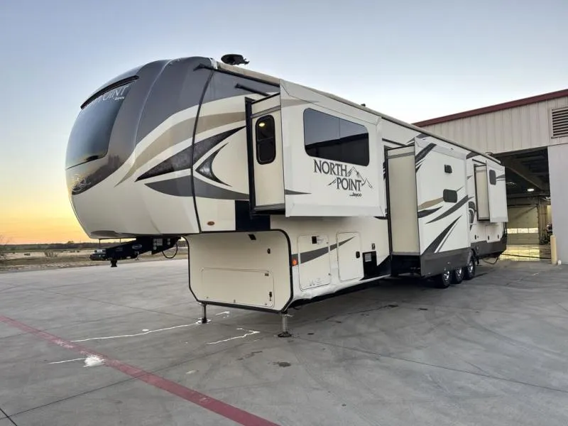 2019 Jayco North Point 385THWS - Photo 4