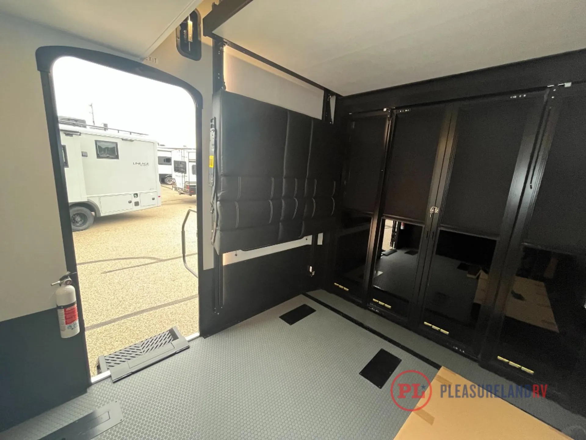 2027 Keystone Carbon 330 - Photo 3