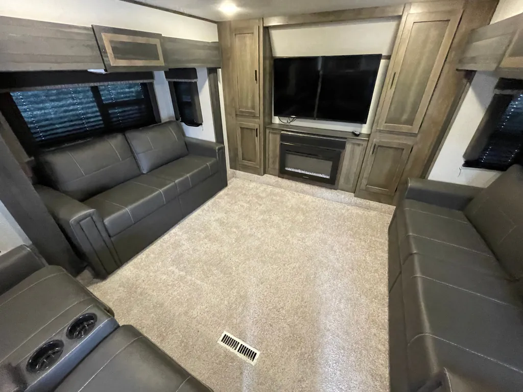 2021 Keystone Sprinter Limited 3340FWFLS, Photos photo 2