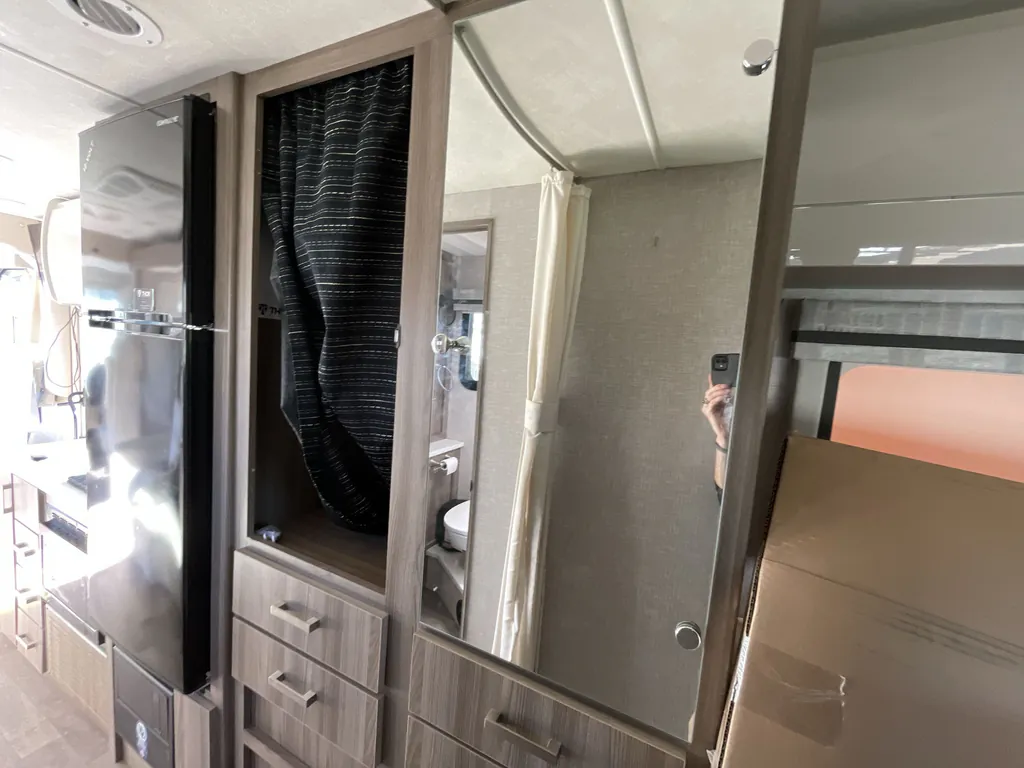 2025 Thor Motor Coach Axis 26.2, Photos photo 22