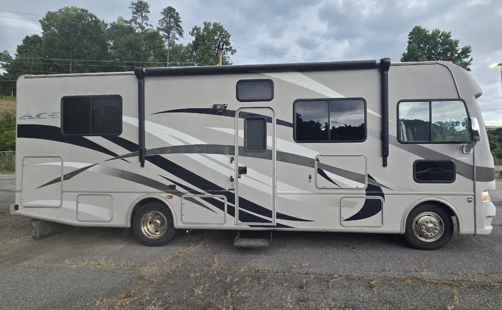 2013 Thor Motor Coach A.C.E. 292 - Photo 2