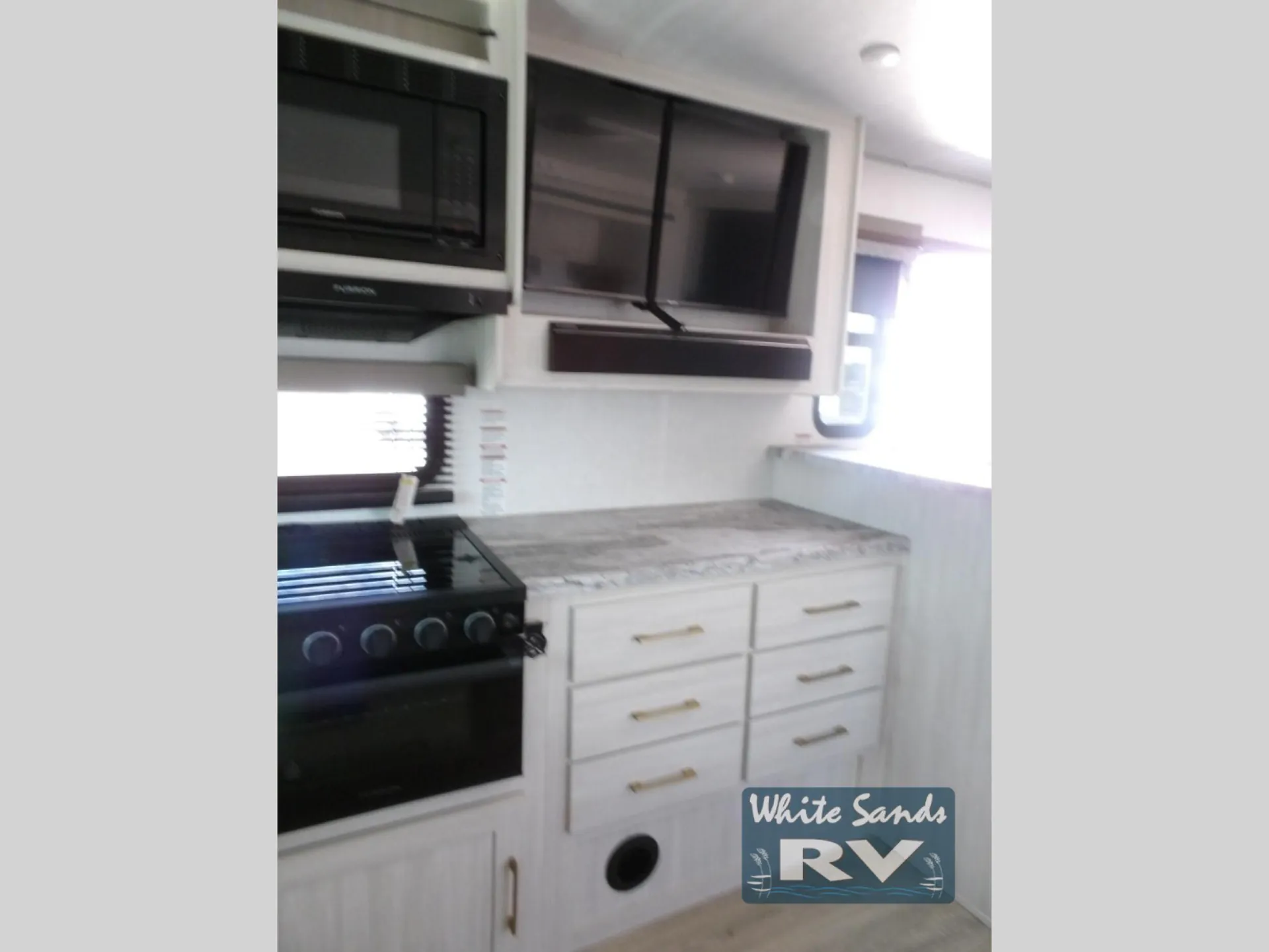 2024 Forest River Grand Surveyor 268FKBS — Photo 6