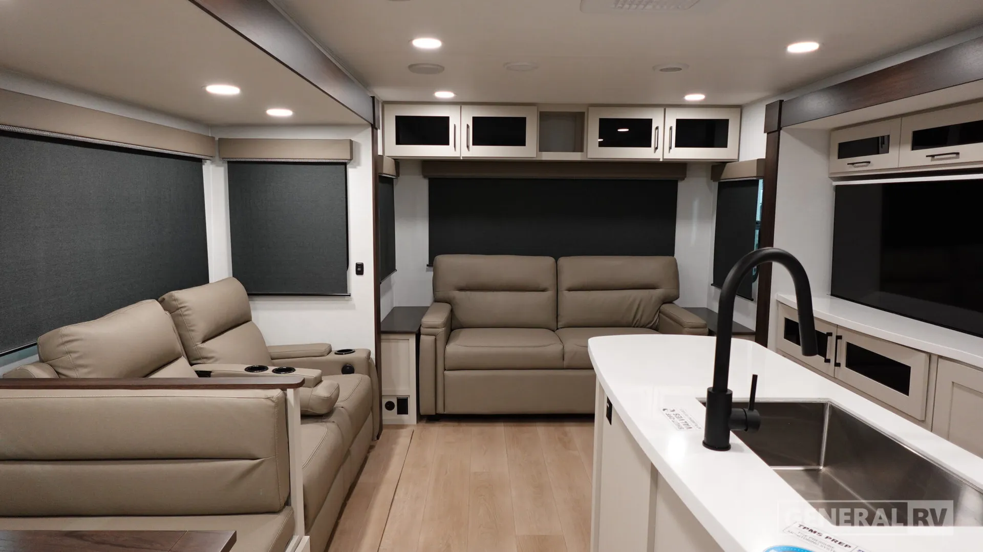 2027 Alliance RV Delta 292RL - Photo 3