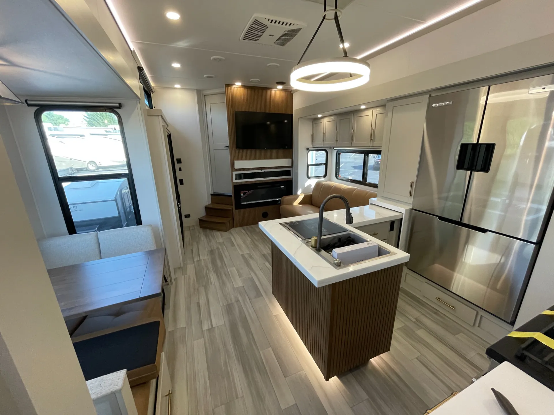 2025 Grand Design Solitude 414LJMJ - Photo 2