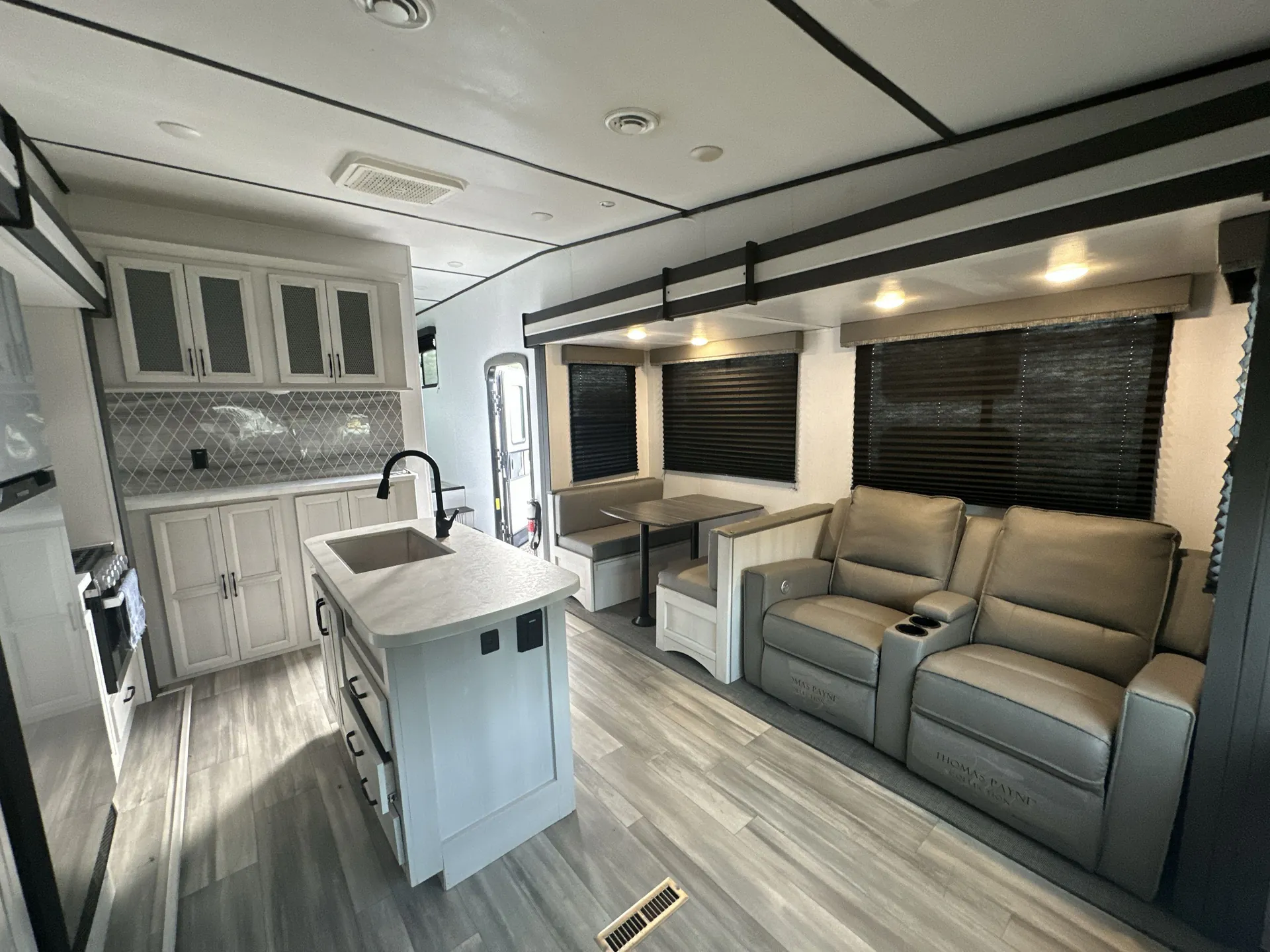 2023 Keystone Sprinter 31MB — living area main