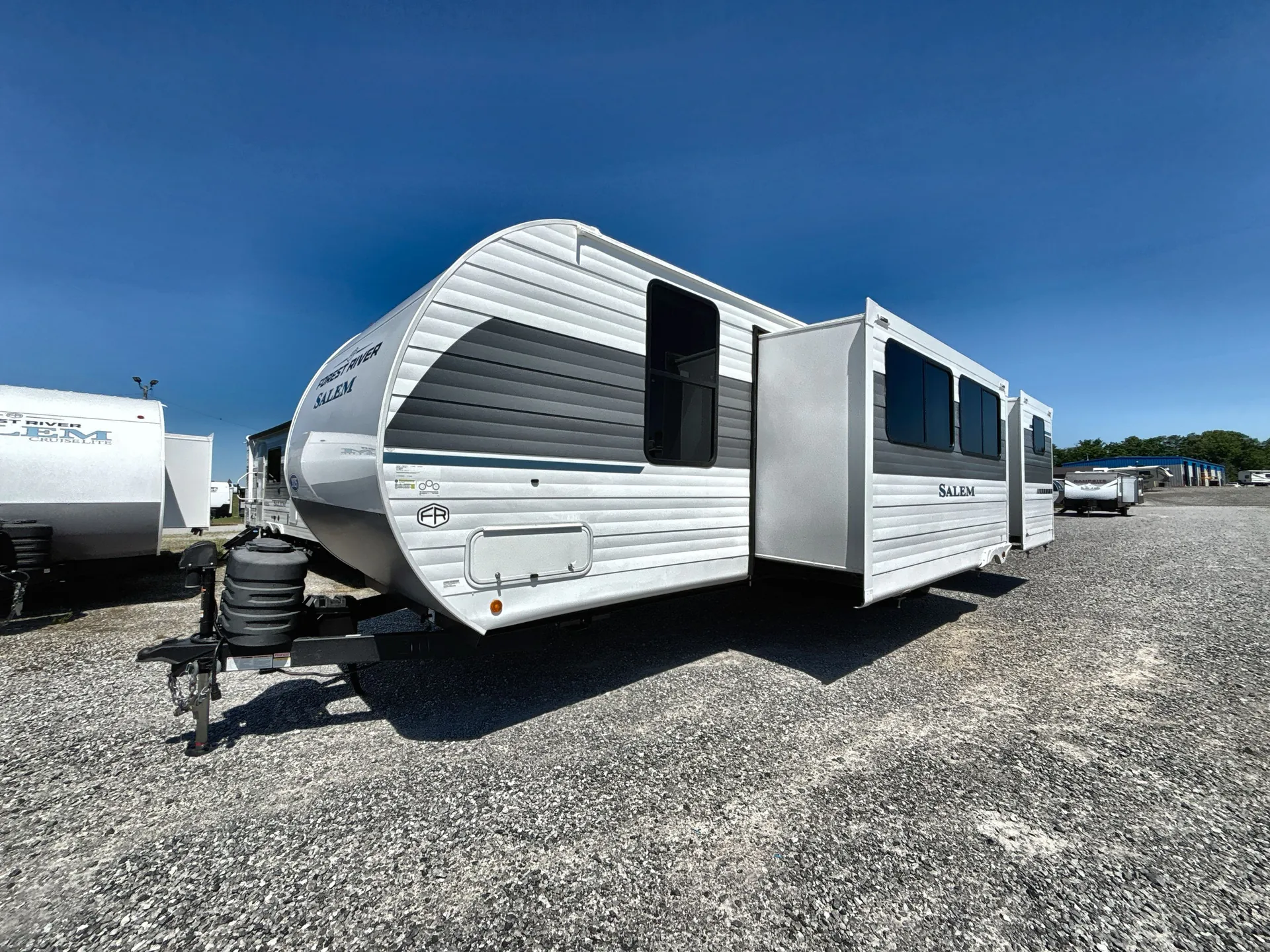 2025 Forest River Salem 31KQBTS — off campside