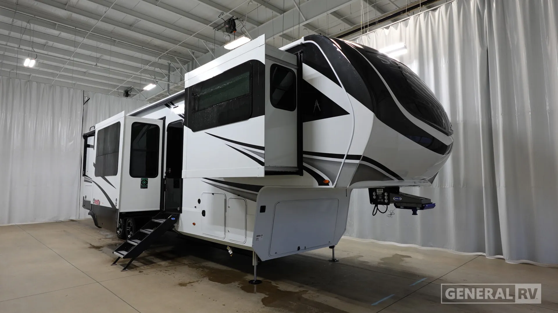 2026 Grand Design Solitude 380FL - Photo 2