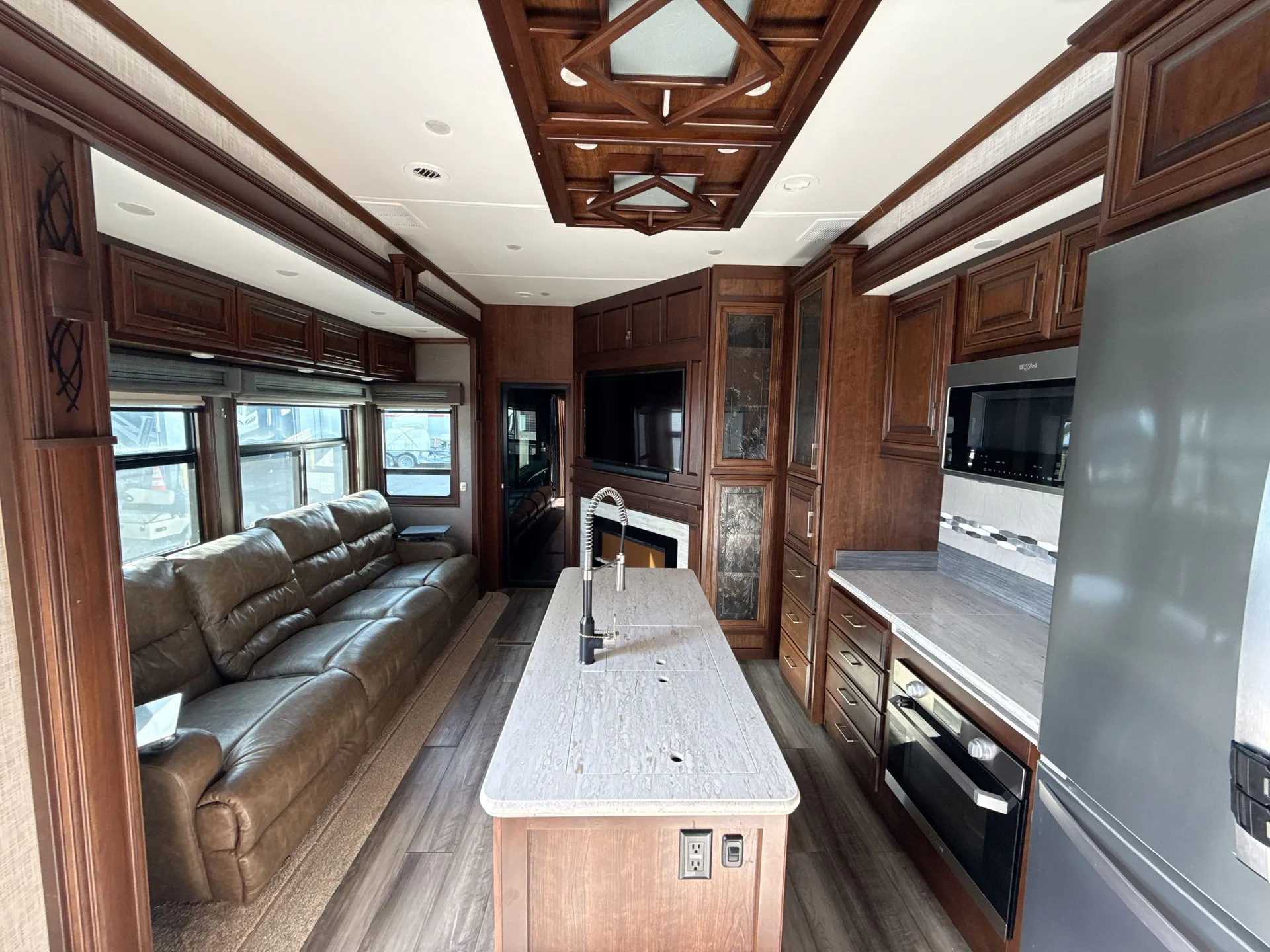 2019 DRV Full House LX455 — living area main