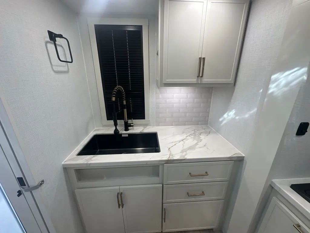 2026 Brinkley Model Ix 23X, Photos photo 10